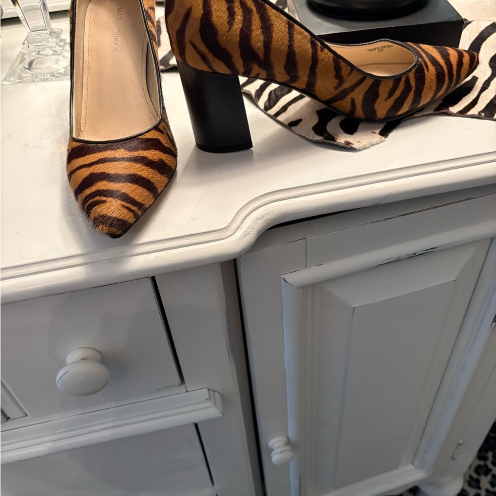 Marc Fisher Women's Tiger Print Heels - Picture 2 of 3
